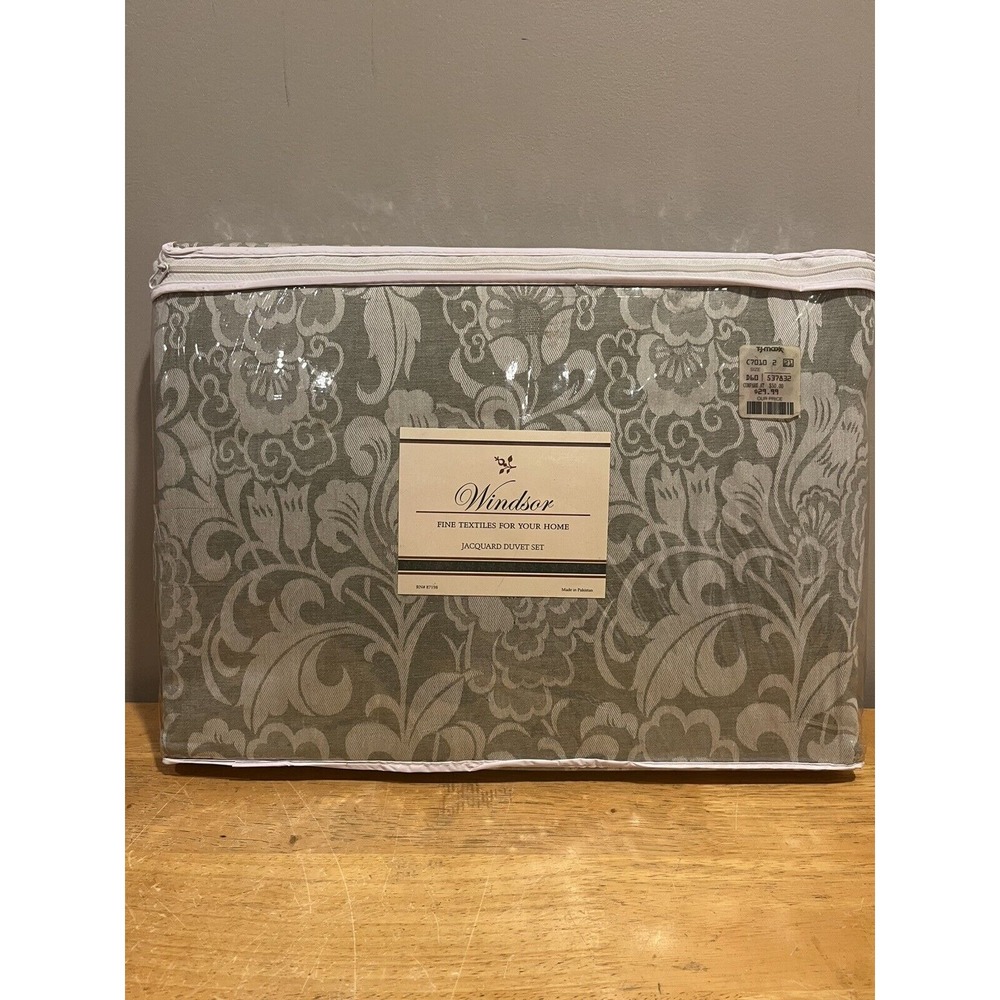 Vintage Windsor King Green  Jacquard Duvet Plus 2 Matching Standard‎ Shams